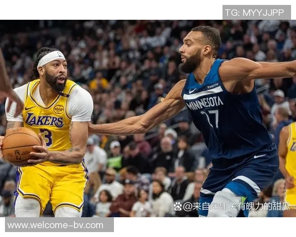 浓眉高效表现引领球队胜利14投11中斩获25分10篮板3助攻3抢断2盖帽 浓眉高效表现引领球队胜利14投11中斩获25分10篮板3助攻3抢断2盖帽